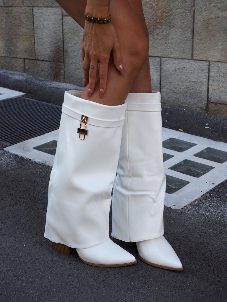 Glam Padlock White boots