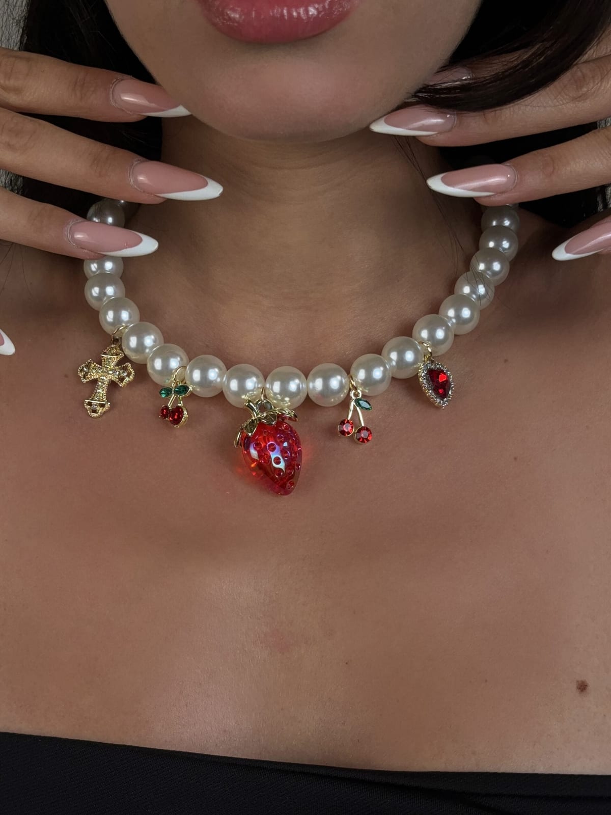 Strawberry Cross Collier 1