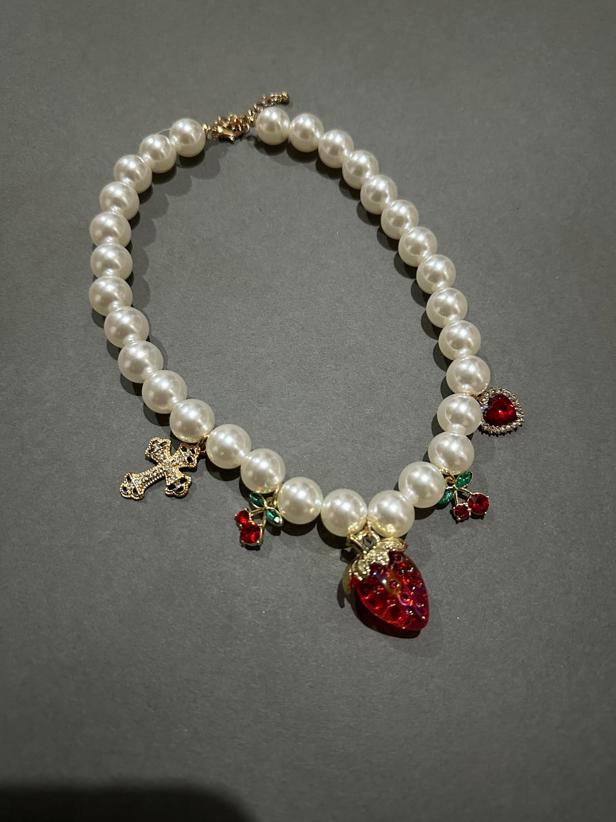 Strawberry Cross Collier 3